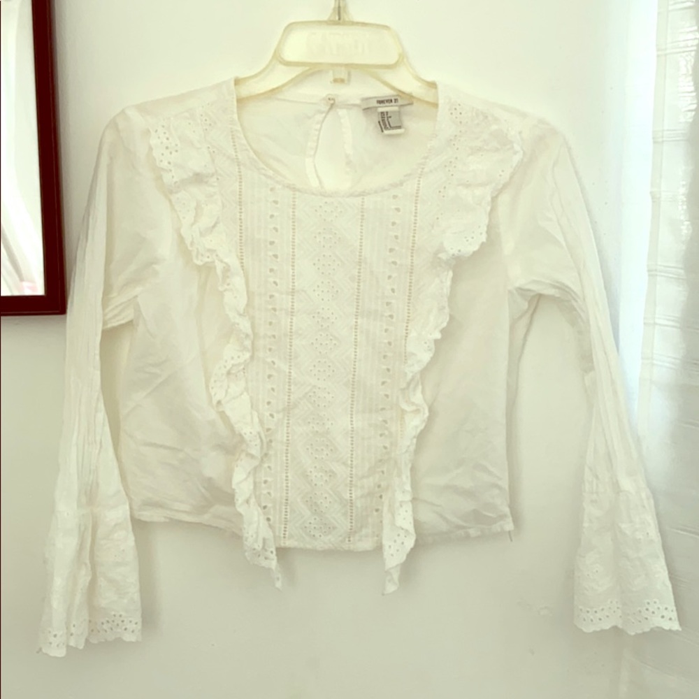 Elegant white cropped blouse